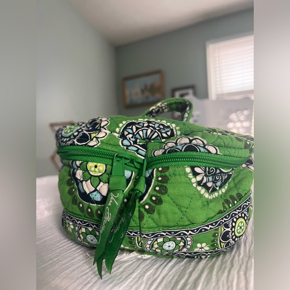 Vintage Vera Bradley round cosmetics travel case